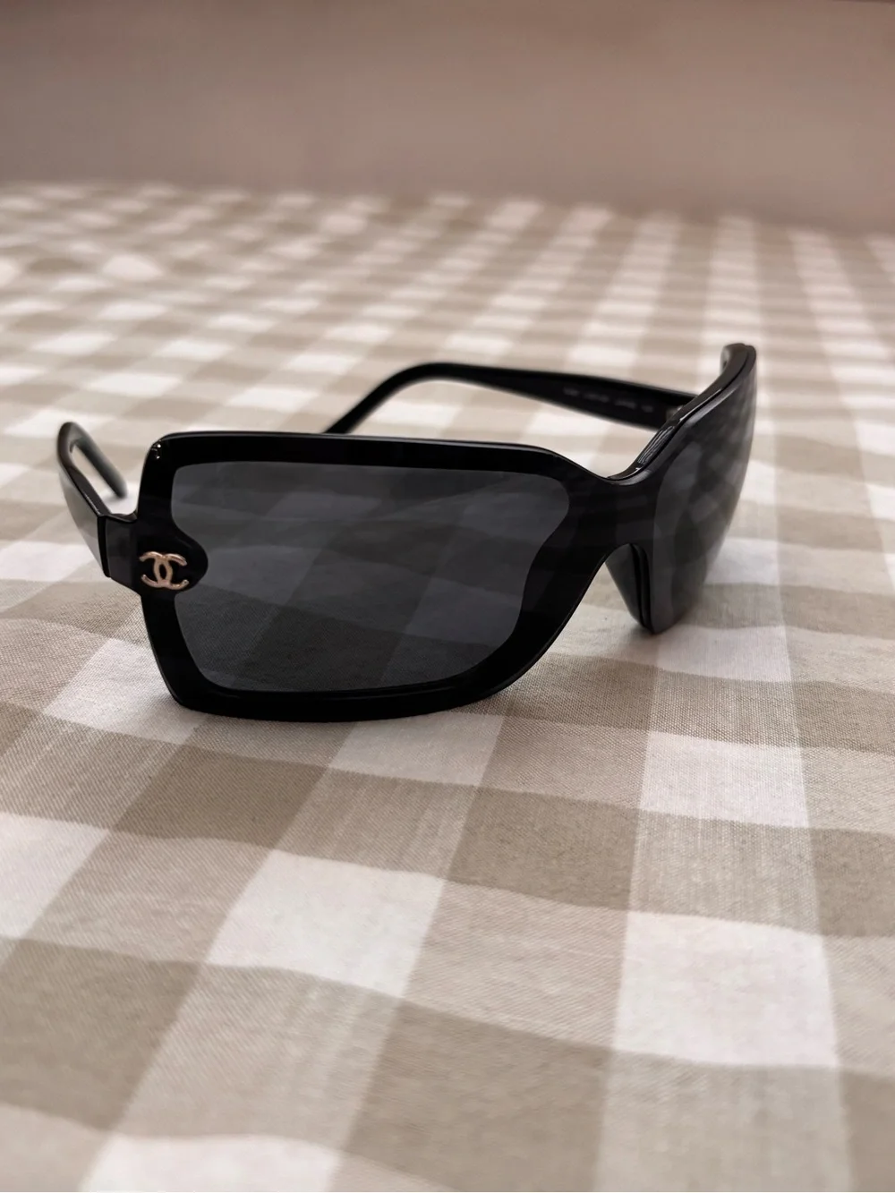 CHANEL bold oversized